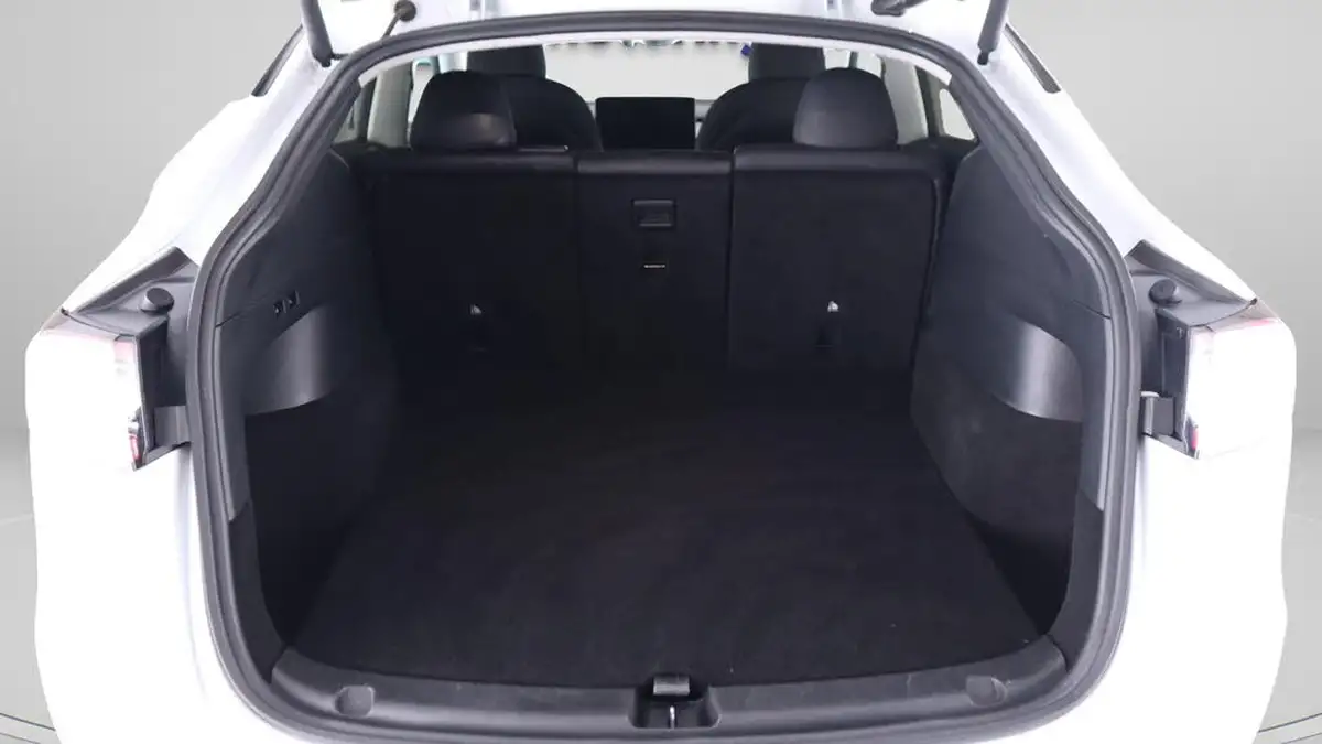 2022-tesla-model-y-e-long-range-big-16