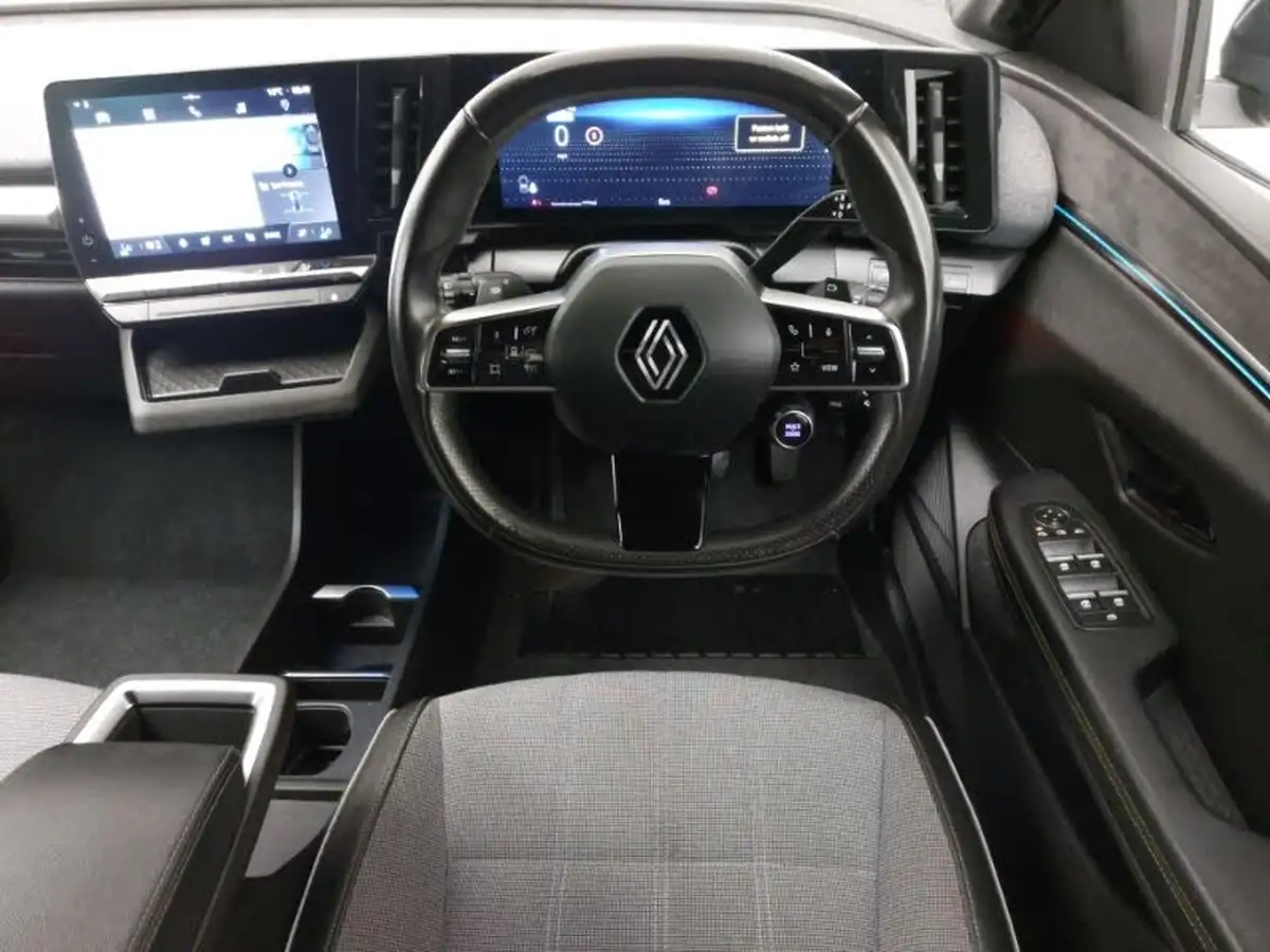 2023-renault-megane-e-tech-e-iconic-big-6