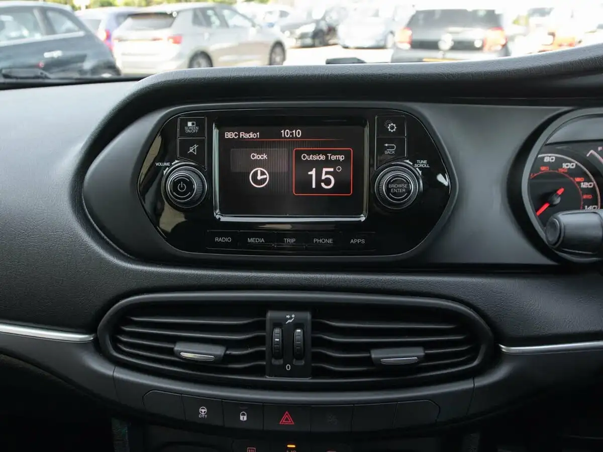 2018-fiat-tipo-14-easy-plus-hatchback-big-25