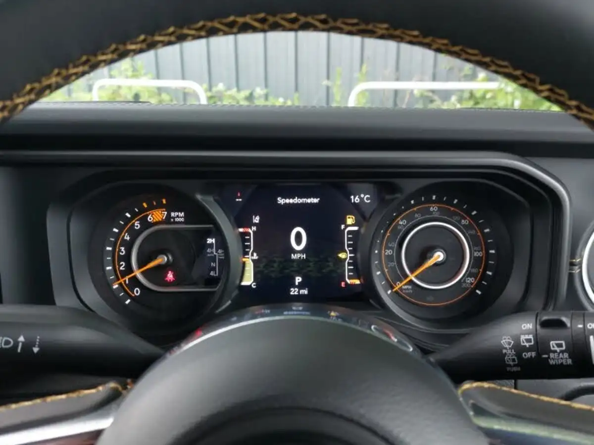 2025-jeep-wrangler-20-gme-sahara-big-18