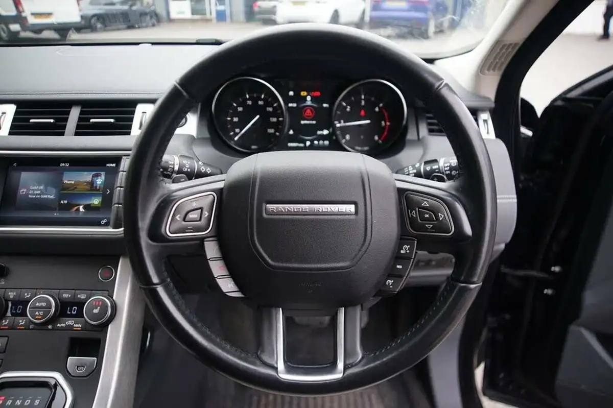 2018-land-rover-range-rover-evoque-20td4-se-tech-hatchback-5d-auto-big-3