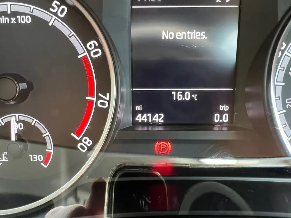 2021-skoda-fabia-10-tsi-se-95ps-estate-big-18