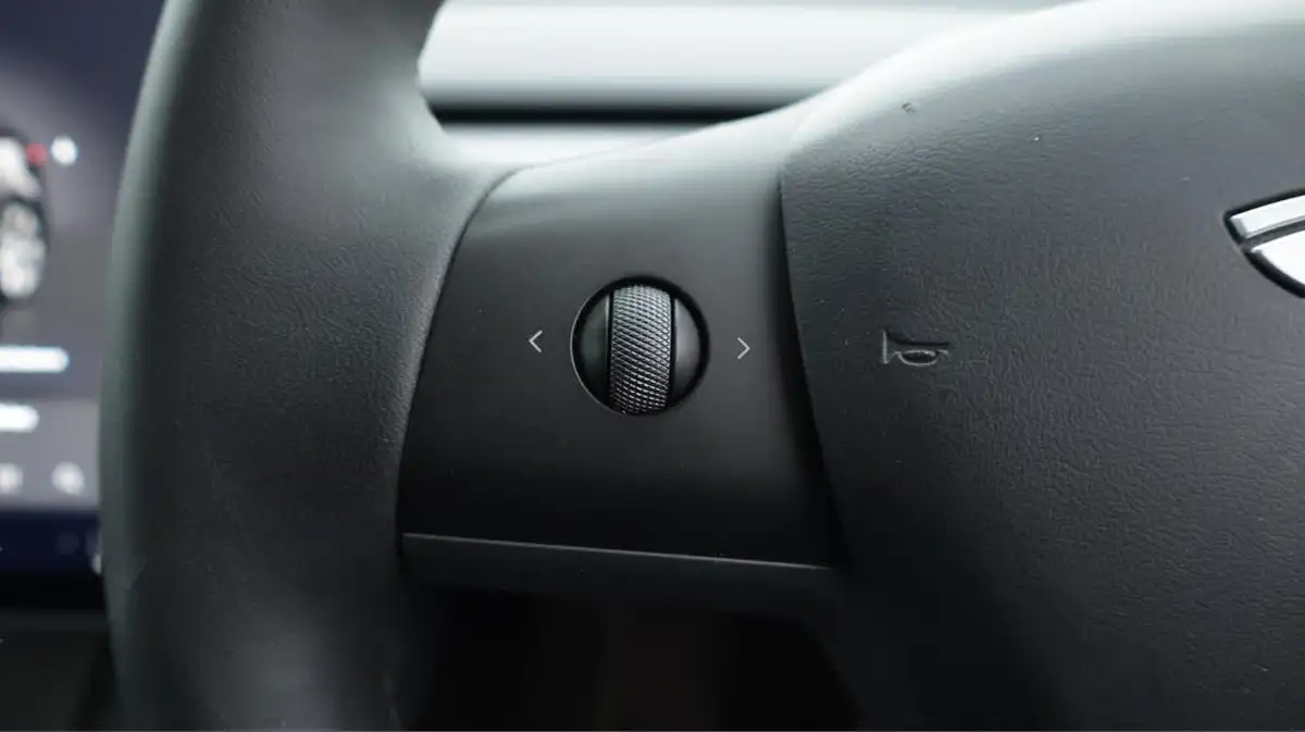 2022-tesla-model-y-e-rwd-big-23