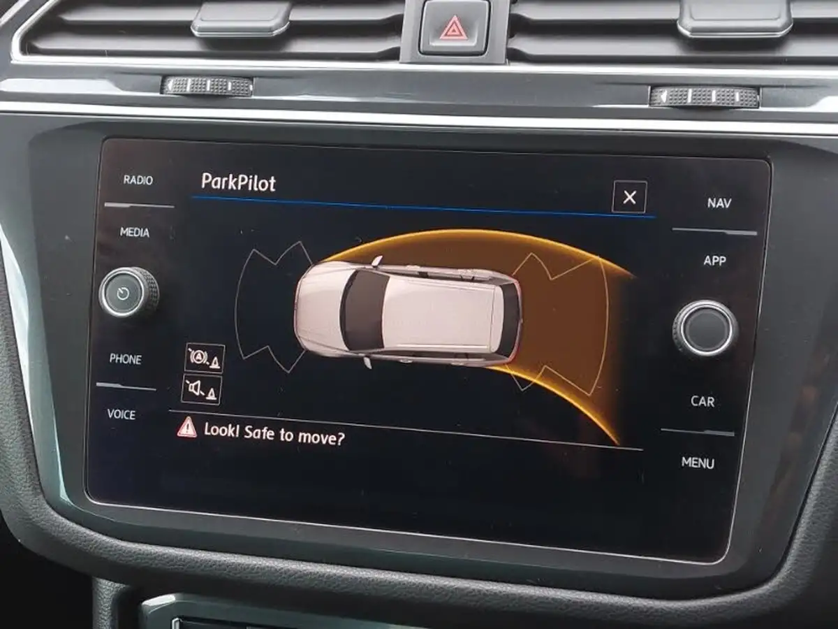 2018-volkswagen-tiguan-20tdi-se-navigation-150ps-scr-4motion-dsg-big-16