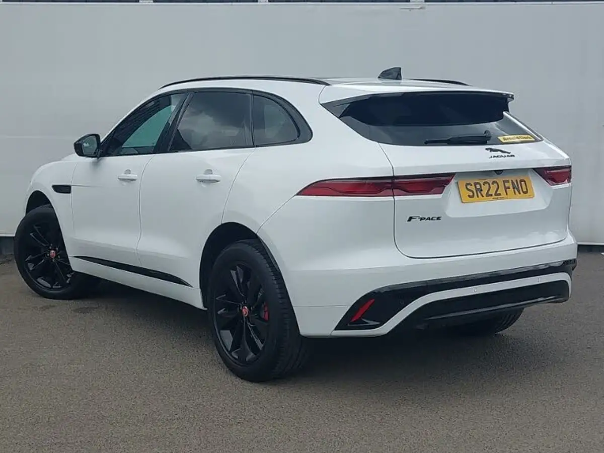 2022-jaguar-f-pace-20-d200-r-dynamic-black-big-1