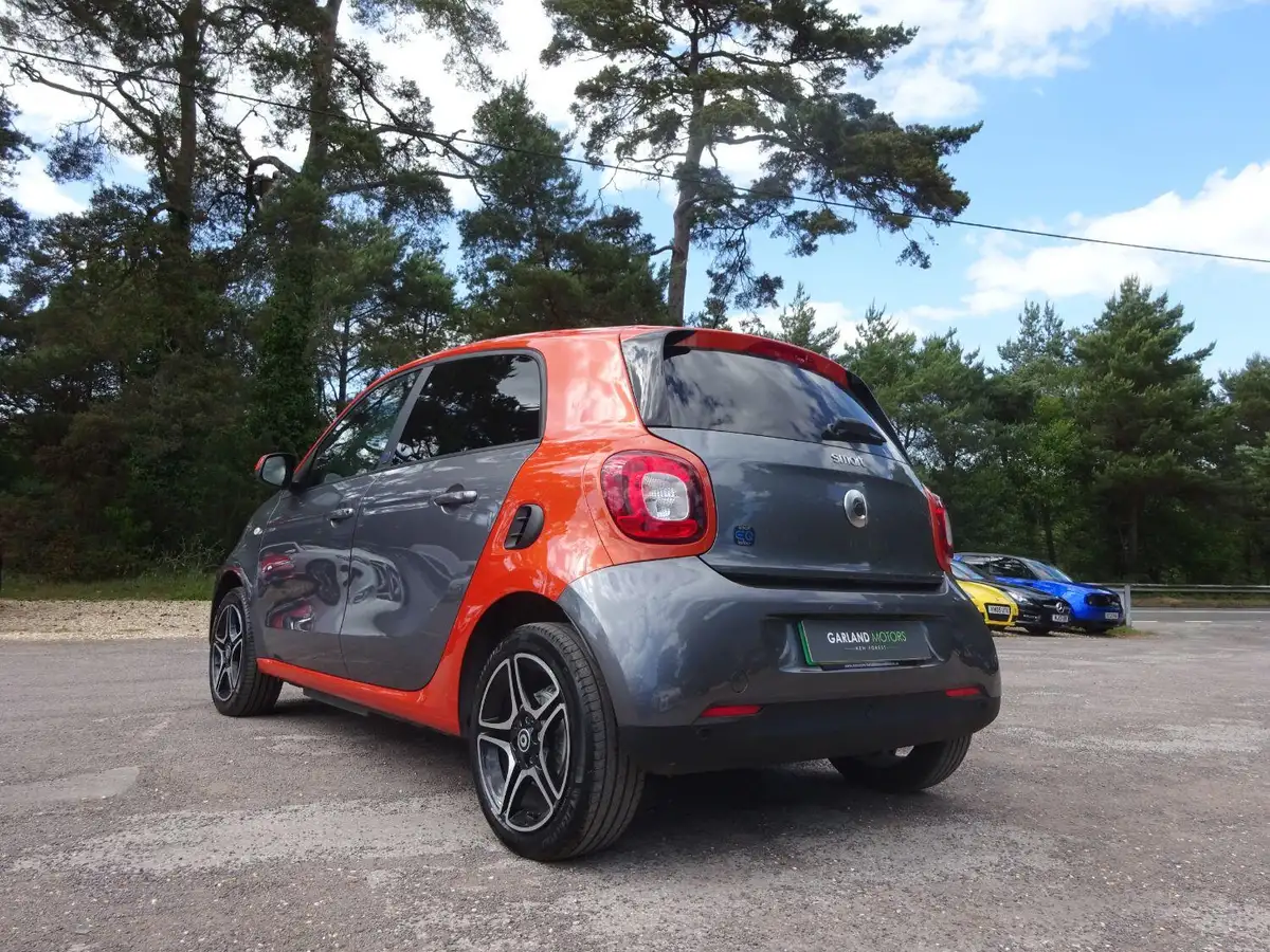 2022-smart-forfour-eq-premium-big-2