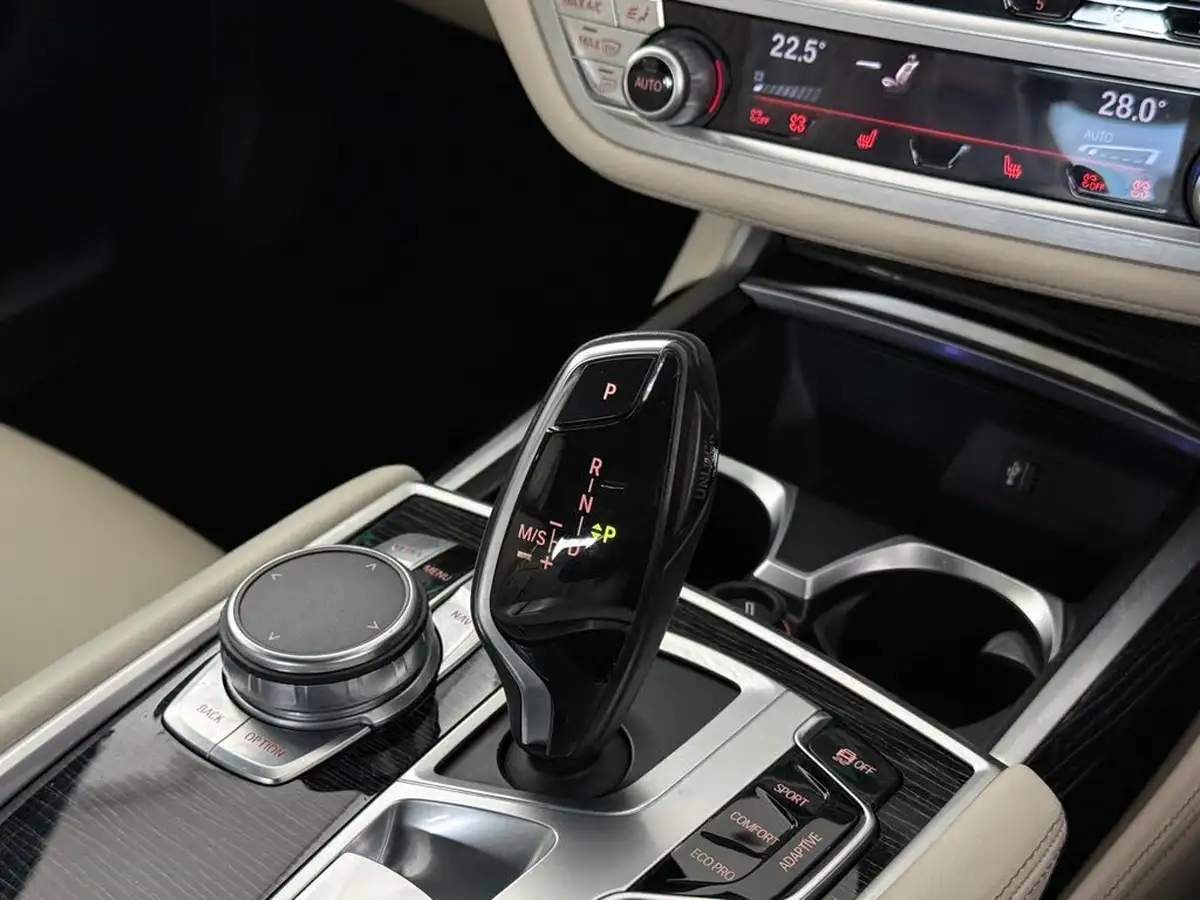 2017-bmw-7-series-30td-730d-m-sport-big-40