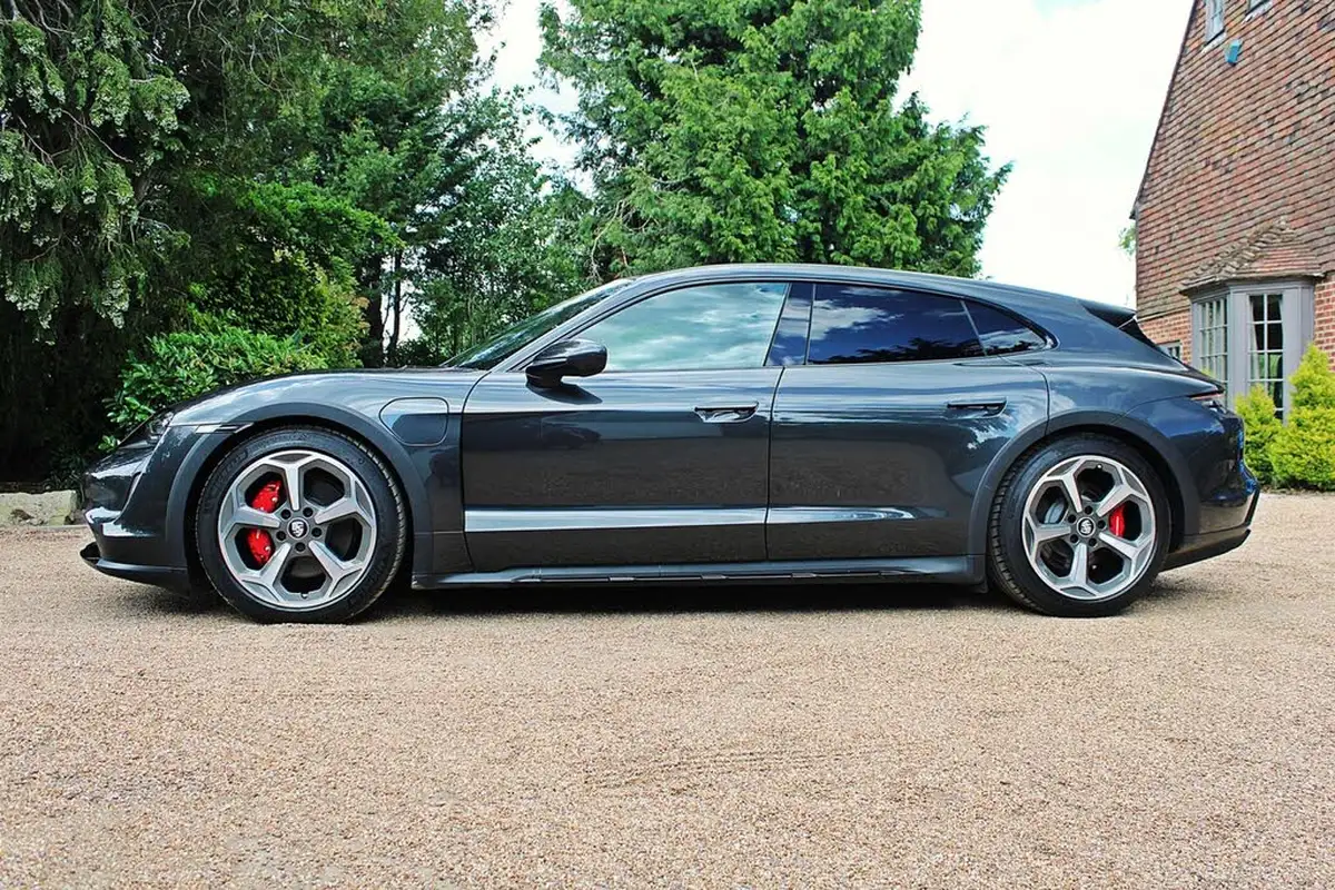 2023-porsche-taycan-e-4s-cross-turismo-big-1