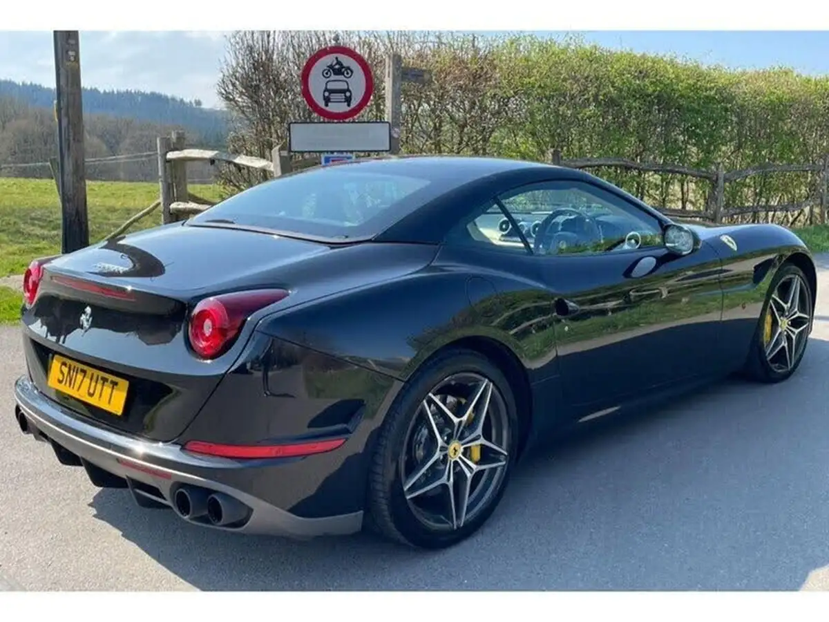 2017-ferrari-california-39-t-big-2