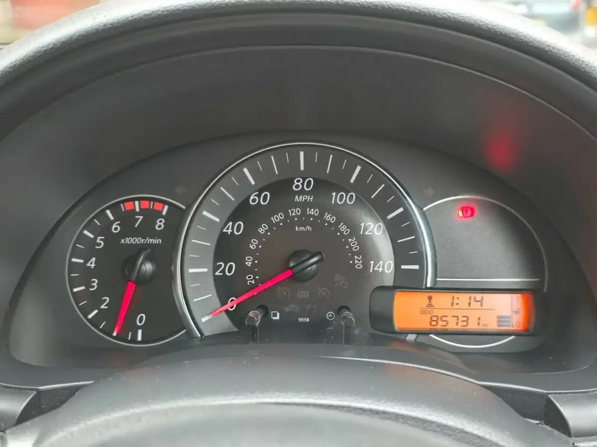2015-nissan-micra-12-acenta-80ps-big-10