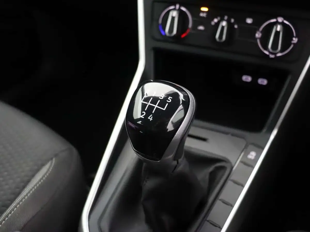2022-volkswagen-polo-10-life-big-27