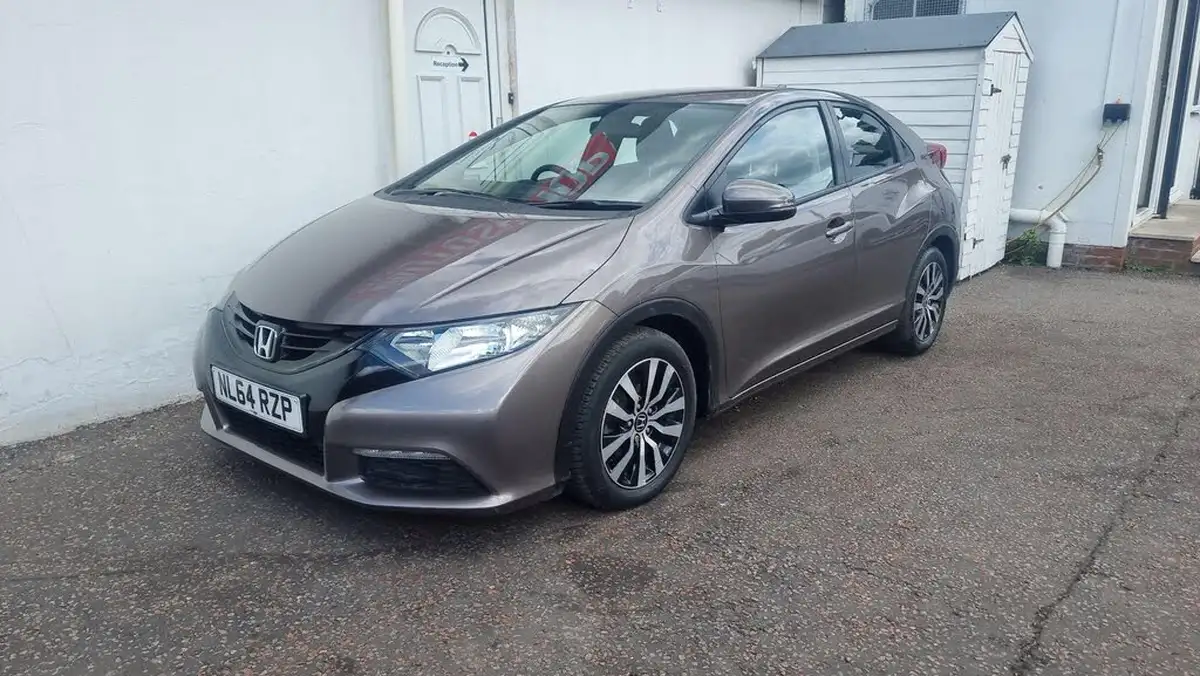2014-honda-civic-16td-s-hatchback-big-18