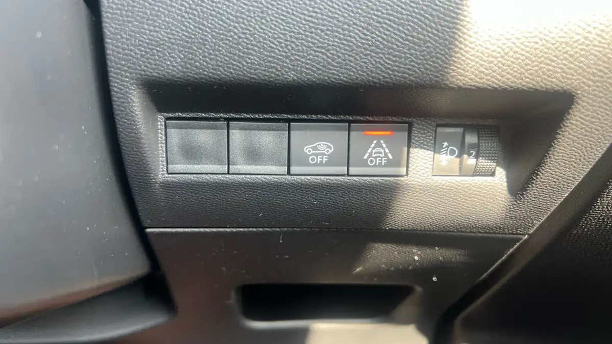 2022-peugeot-2008-suv-12-puretech-allure-premium-100bhp-big-30