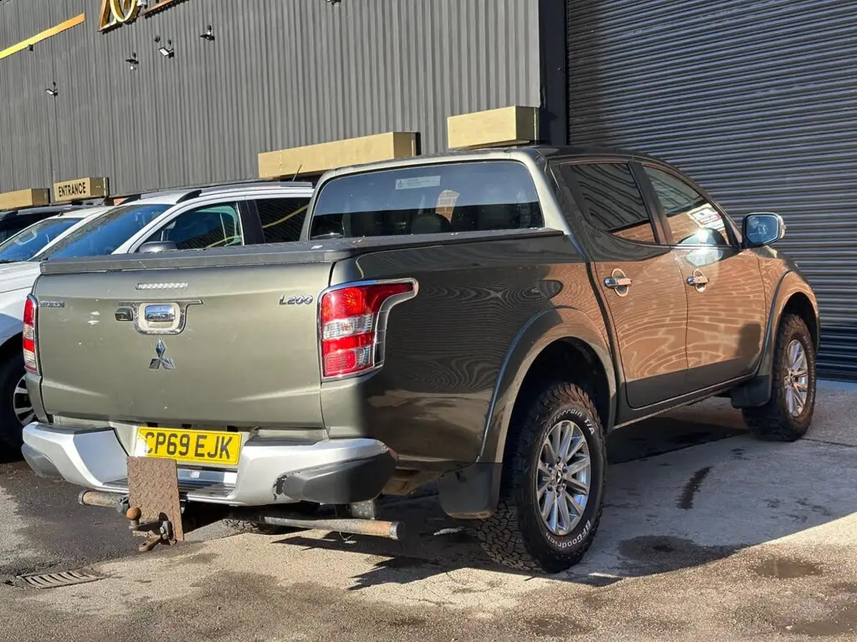2019-mitsubishi-l200-24di-d-barbarian-eu6-big-39