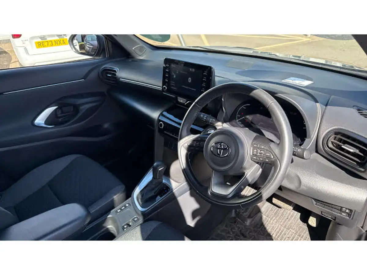 2022-toyota-yaris-15-vvt-i-design-panoramic-roof-big-10