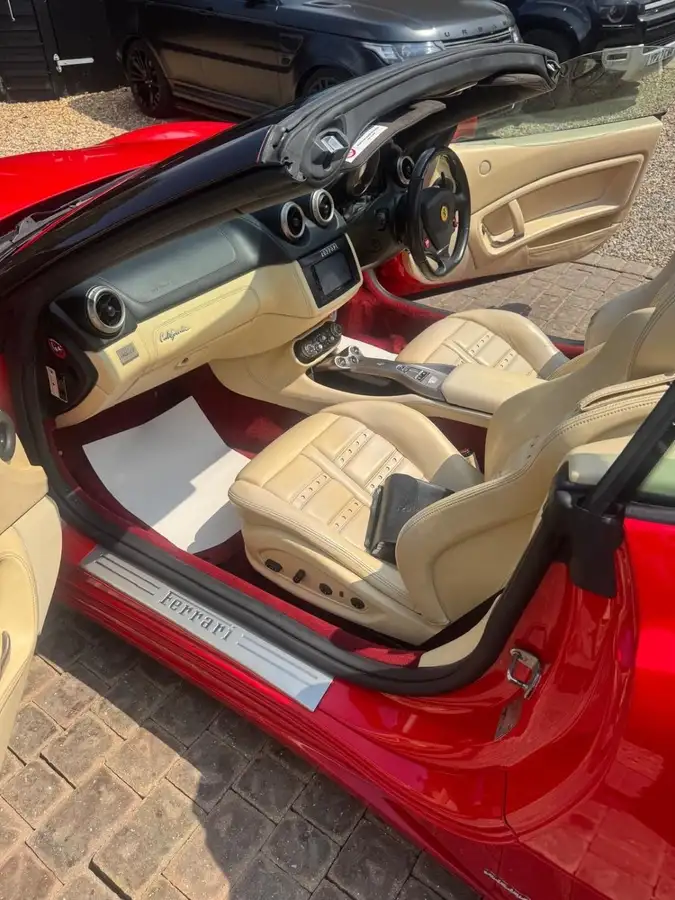 2010-ferrari-california-43-big-9