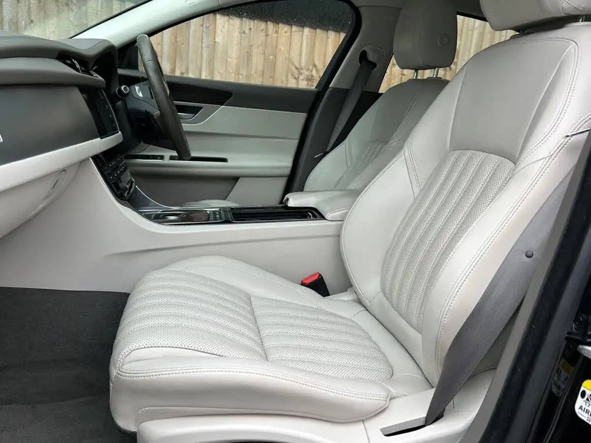 2018-jaguar-xf-20i-portfolio-200ps-saloon-4d-1999cc-big-3