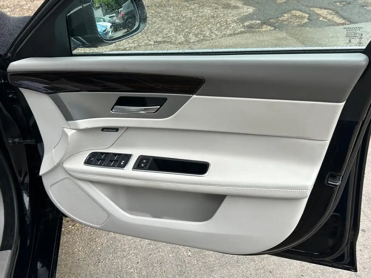 2018-jaguar-xf-20i-portfolio-200ps-saloon-4d-1999cc-big-27