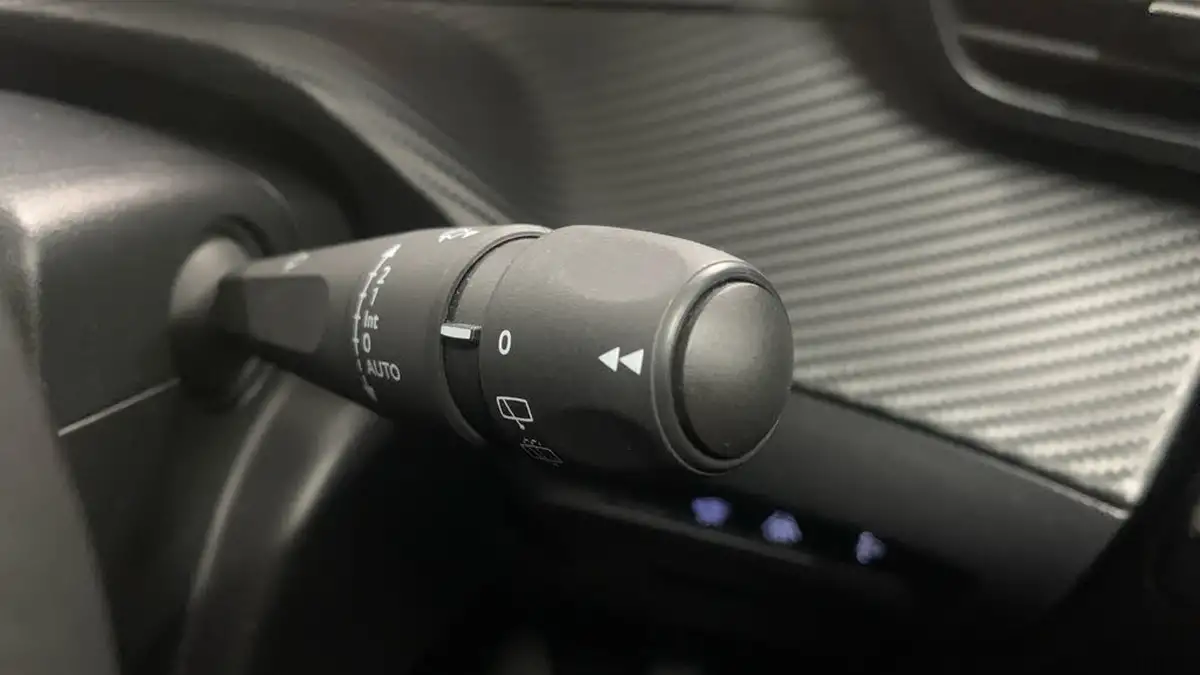 2022-peugeot-2008-suv-12-puretech-active-premium-big-27