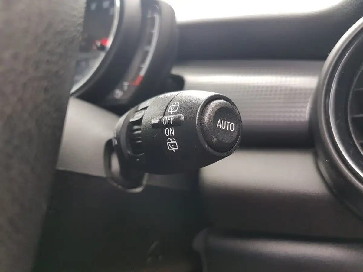 2019-mini-cooper-15-cooper-classic-hatchback-3d-big-10