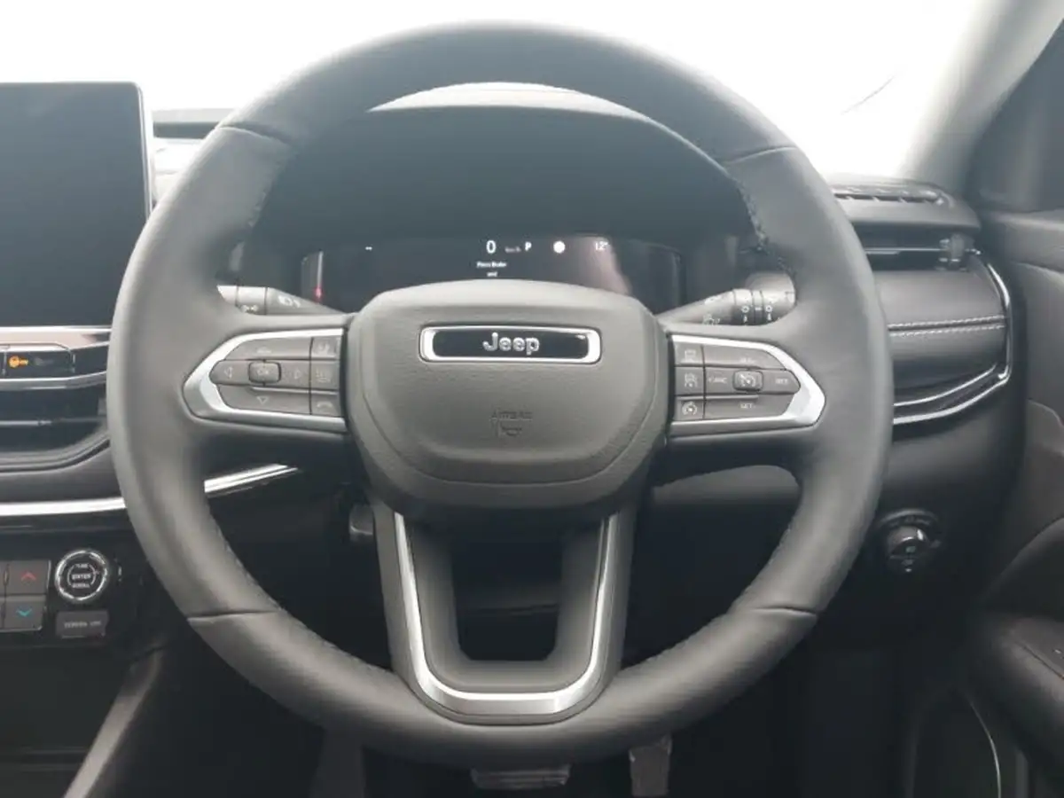2025-jeep-compass-15-summit-big-10
