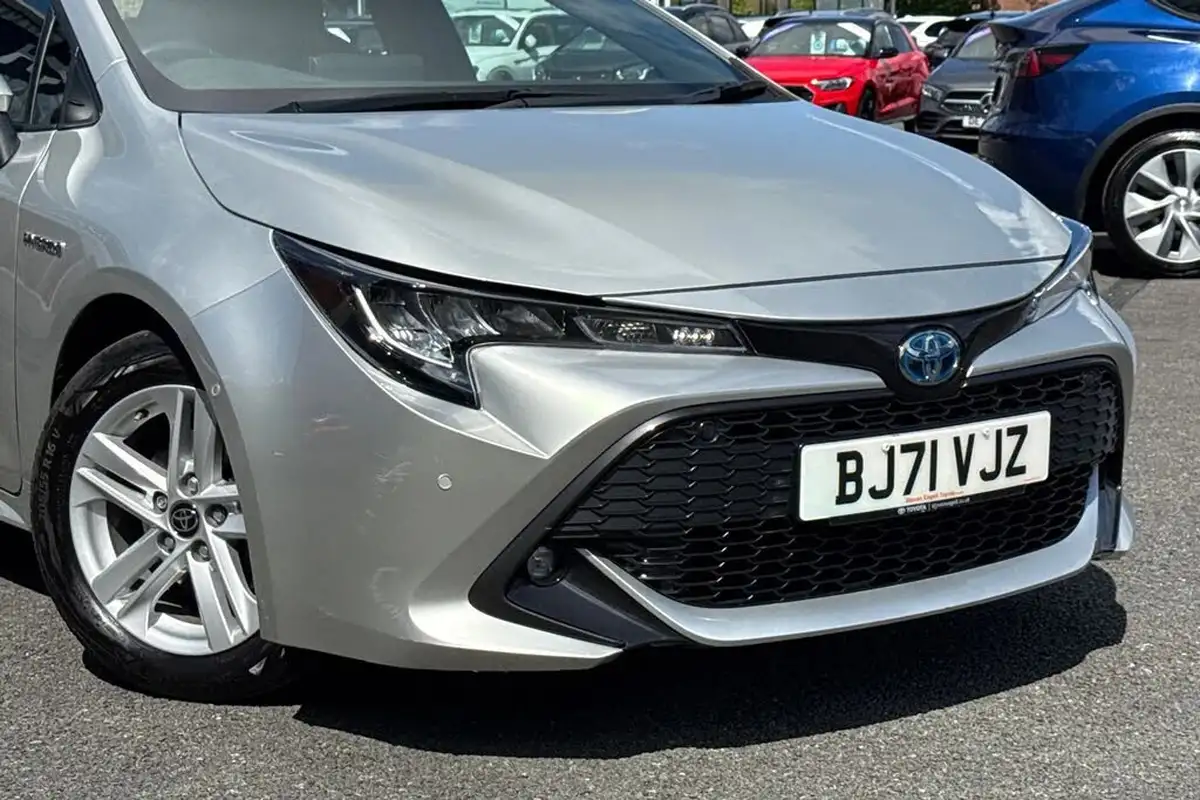 2022-toyota-corolla-18-vvt-i-icon-tech-trk-hatchback-5d-big-8