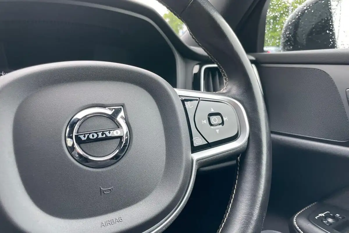 2021-volvo-v60-20-b3-r-design-160bhp-big-35