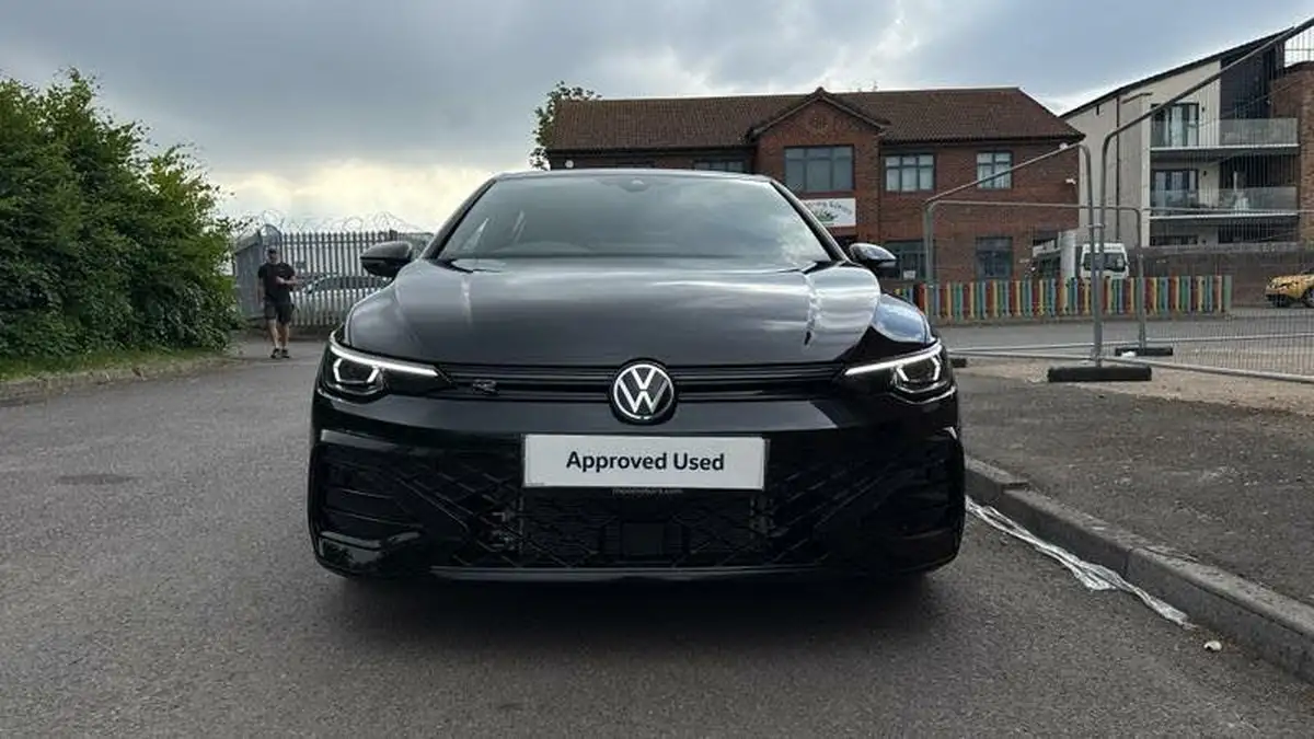 2025-volkswagen-golf-15-etsi-black-edition-big-8