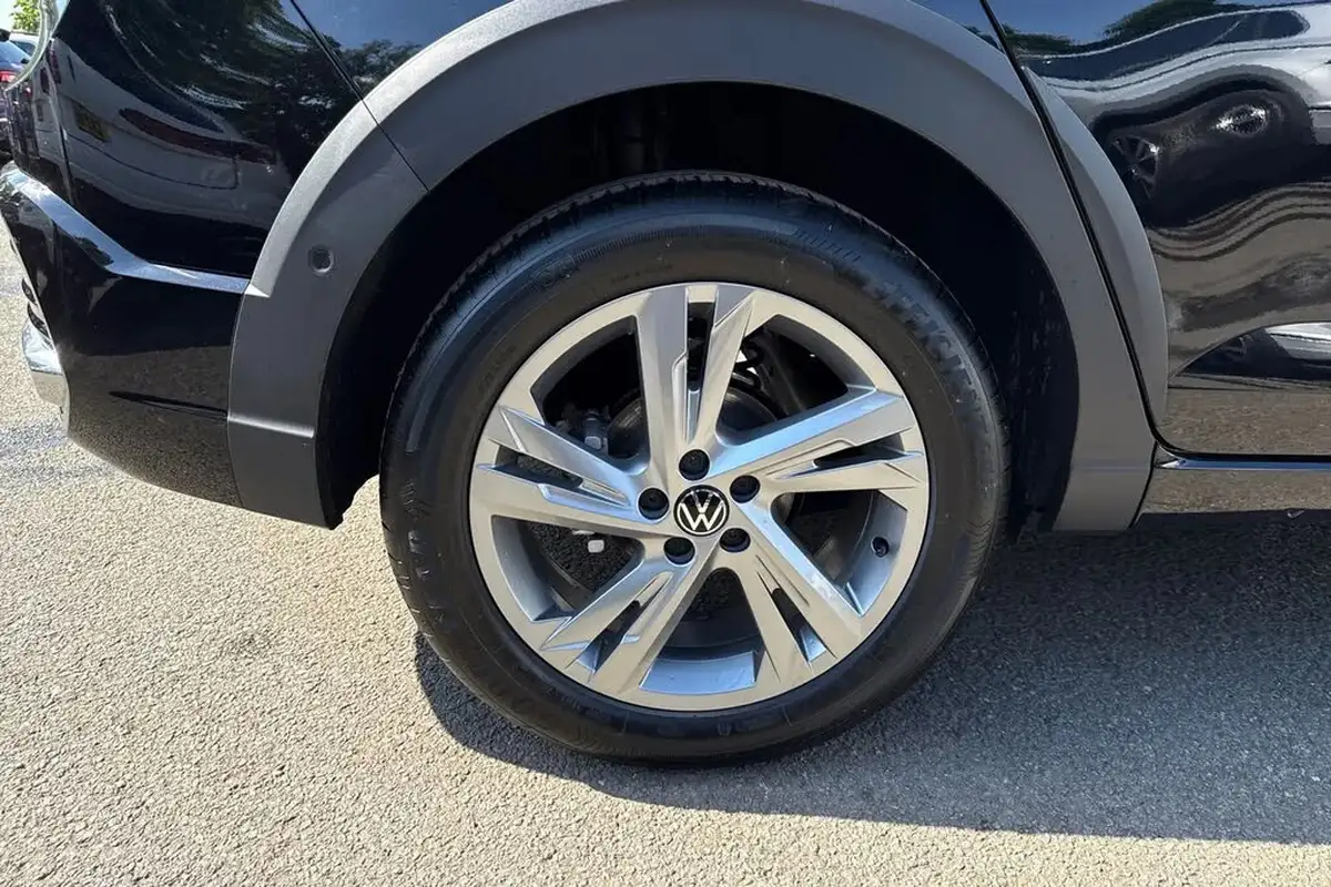 2025-volkswagen-taigo-15-tsi-r-line-big-10