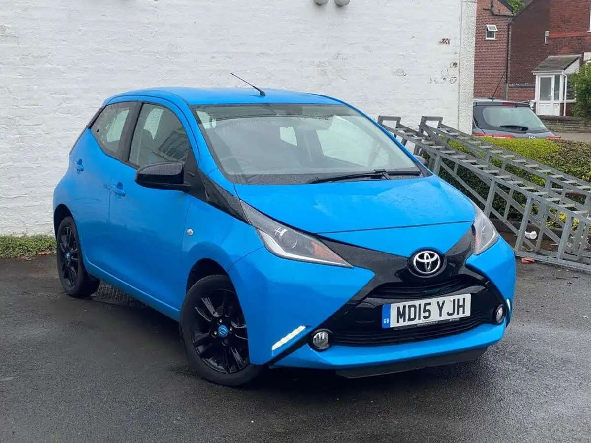 2015-toyota-aygo-10-vvt-i-x-cite-2-68bhp-x-tra-convenience-5d-big-0