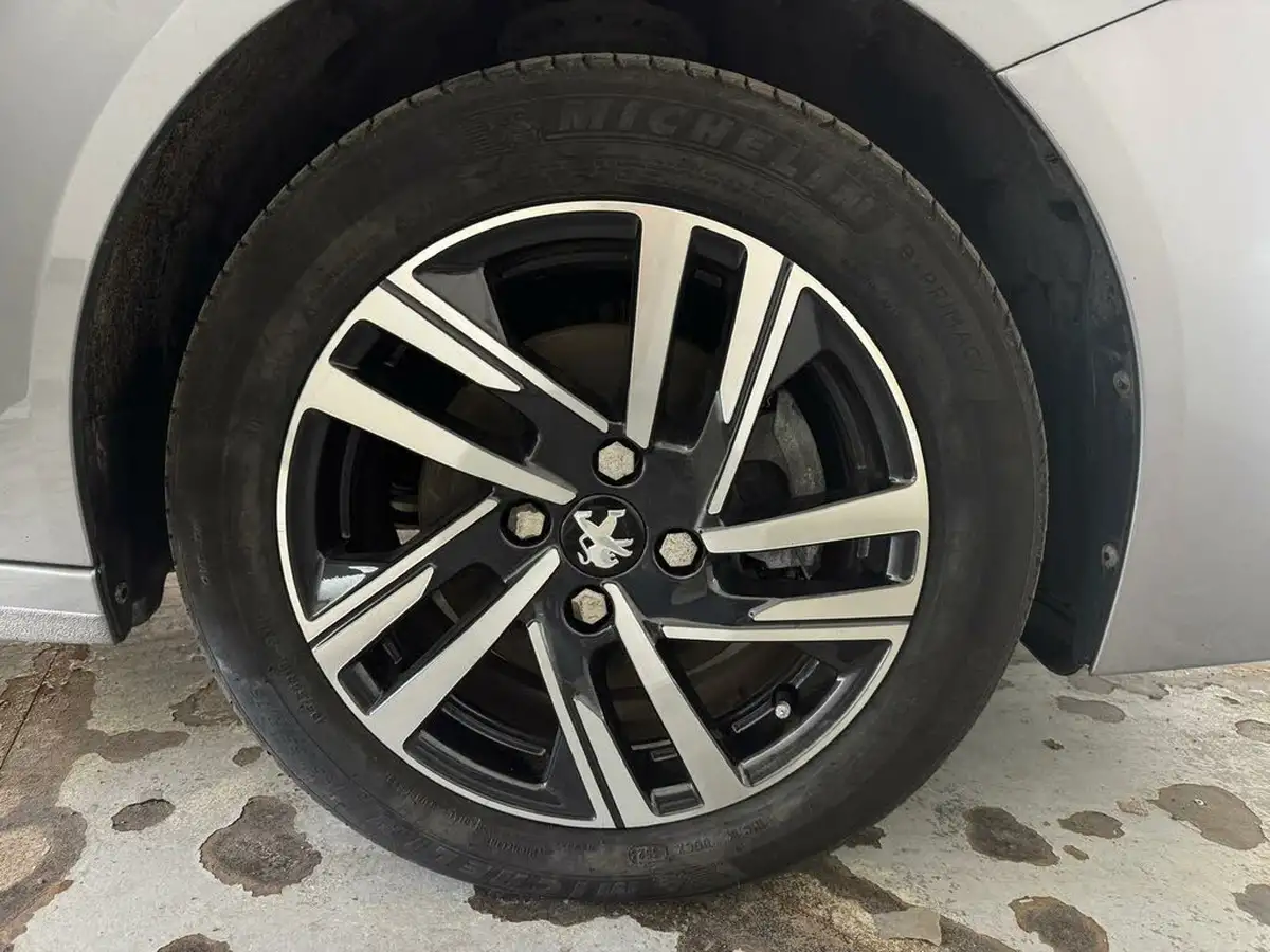 2023-peugeot-208-12-puretech-active-premium-100ps-eat8-big-24