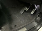 2022-land-rover-discovery-sport-15-p300e-r-dynamic-se-small-17