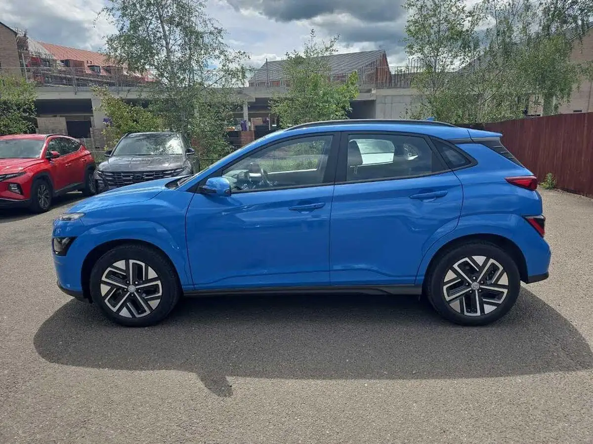 2022-hyundai-kona-e-se-connect-big-3