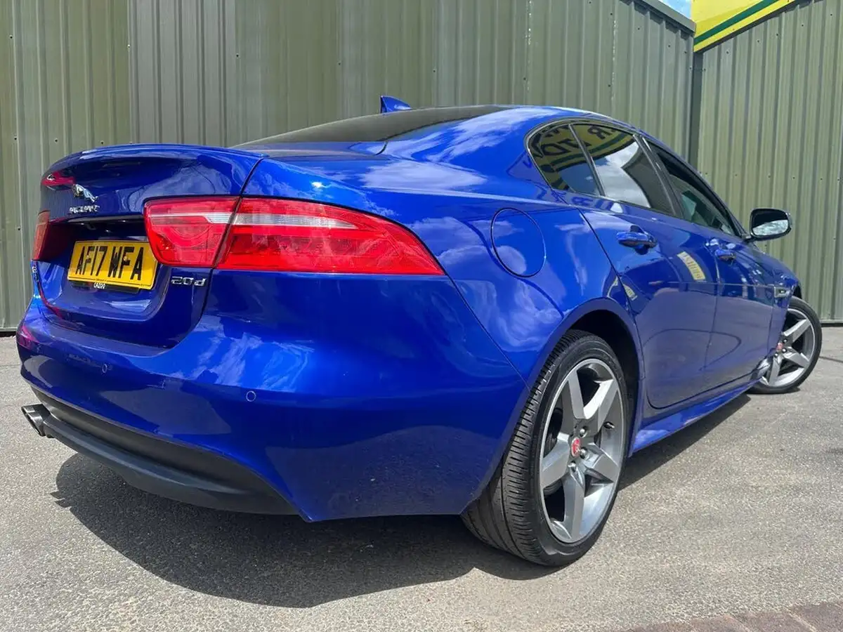 2017-jaguar-xe-20d-r-sport-180ps-1999cc-auto-big-4