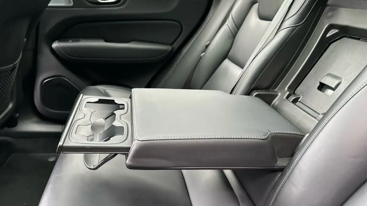 2022-volvo-xc60-20-t6-inscription-350bhp-big-33