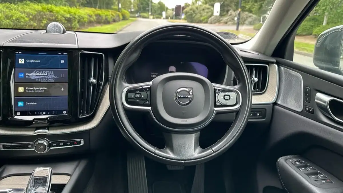 2022-volvo-xc60-20-t6-inscription-350bhp-big-9