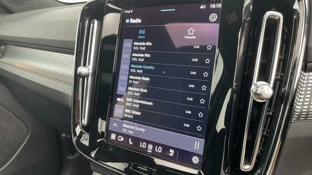 2023-volvo-xc40-20-b4-ultimate-big-12