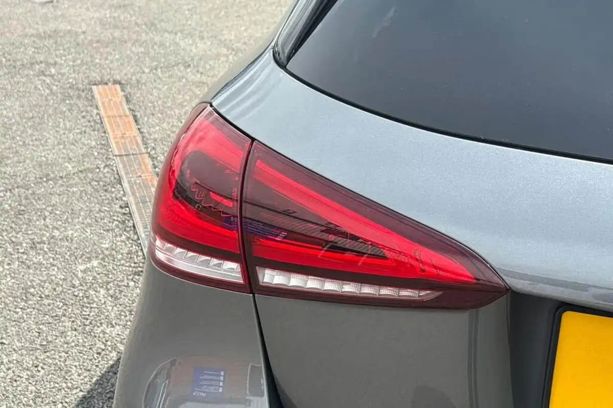 2021-mercedes-benz-a-class-20d-a220d-amg-line-hatchback-5d-big-31