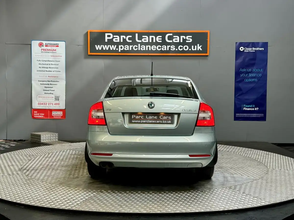 2012-skoda-octavia-14-elegance-124ps-hatchback-dsg-big-3