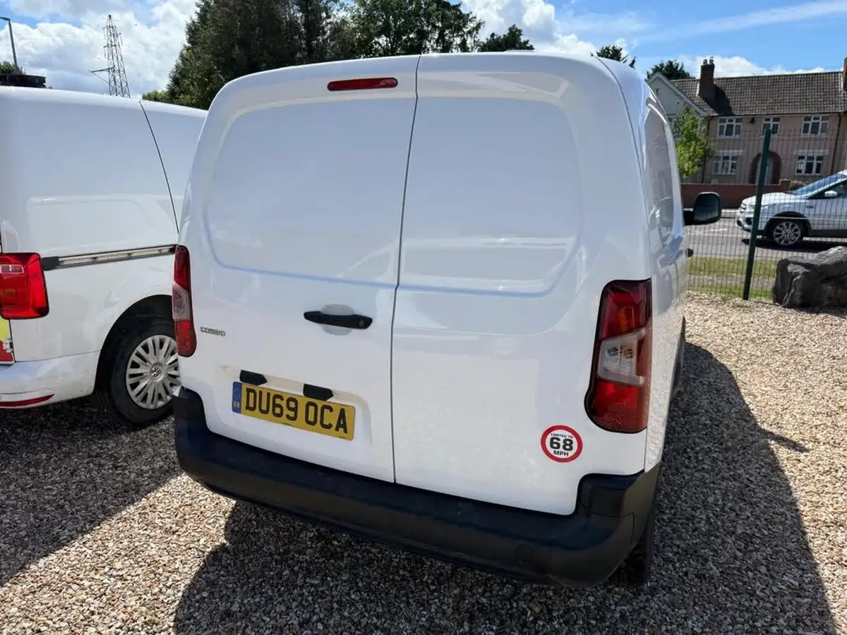 2019-vauxhall-combo-16cdti-edition-2300-100pseu6-l1h1-panel-big-3
