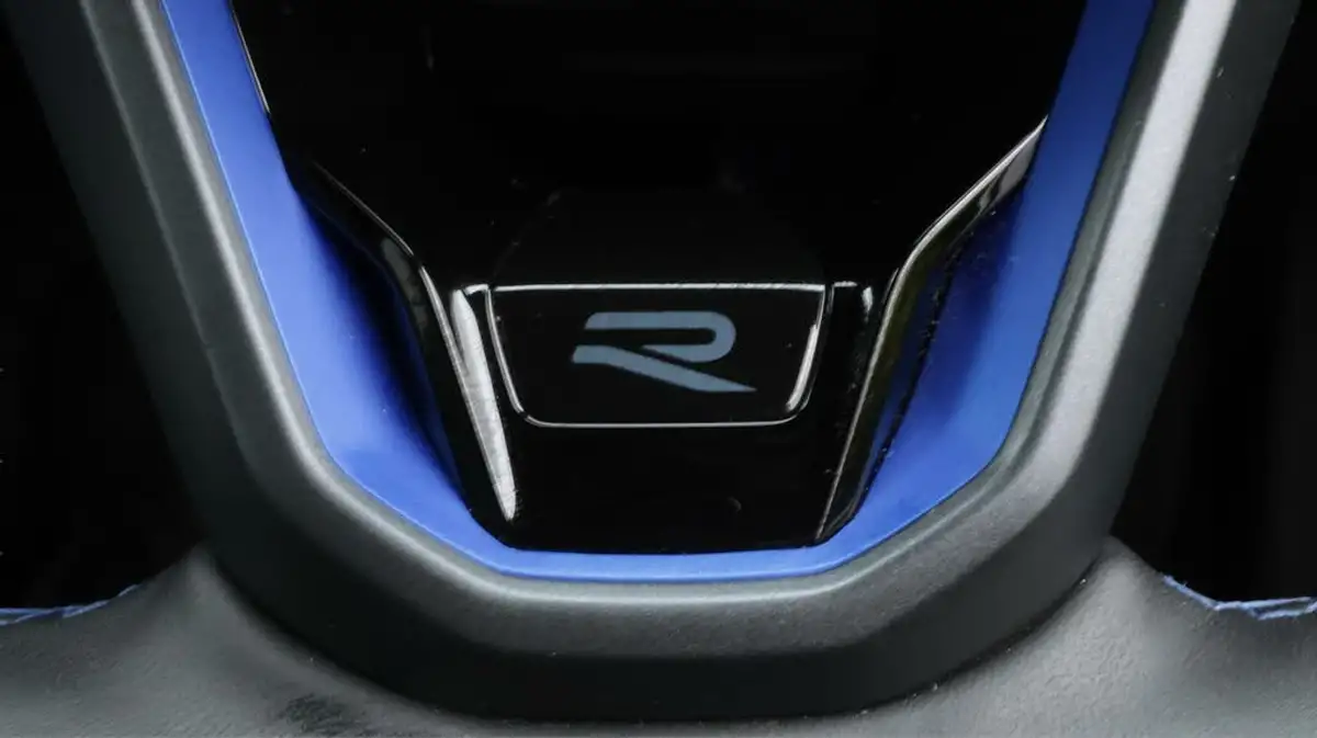 2024-volkswagen-golf-20-tsi-r-320ps-hatchback-big-22
