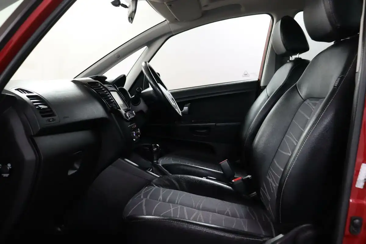 2017-kia-venga-16-4-auto-big-41