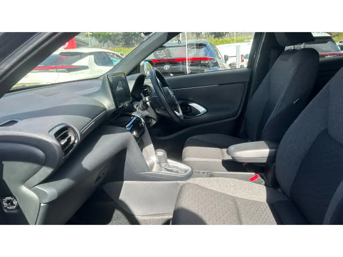 2022-toyota-yaris-15-vvt-i-design-panoramic-roof-big-9