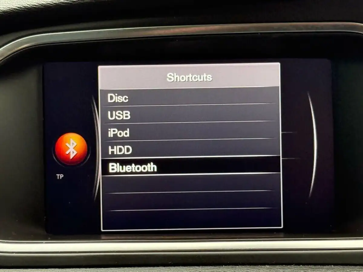 2018-volvo-v40-20-t2-momentum-nav-plus-big-17