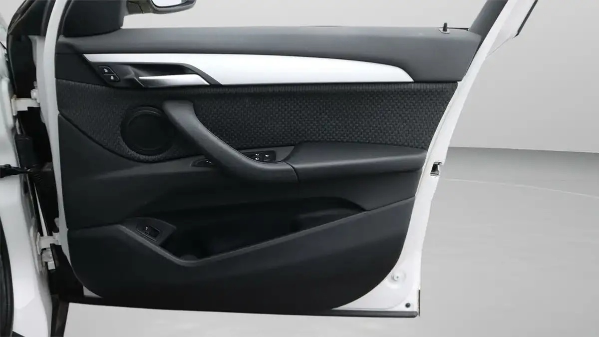 2020-bmw-x1-15-sdrive18i-se-big-15