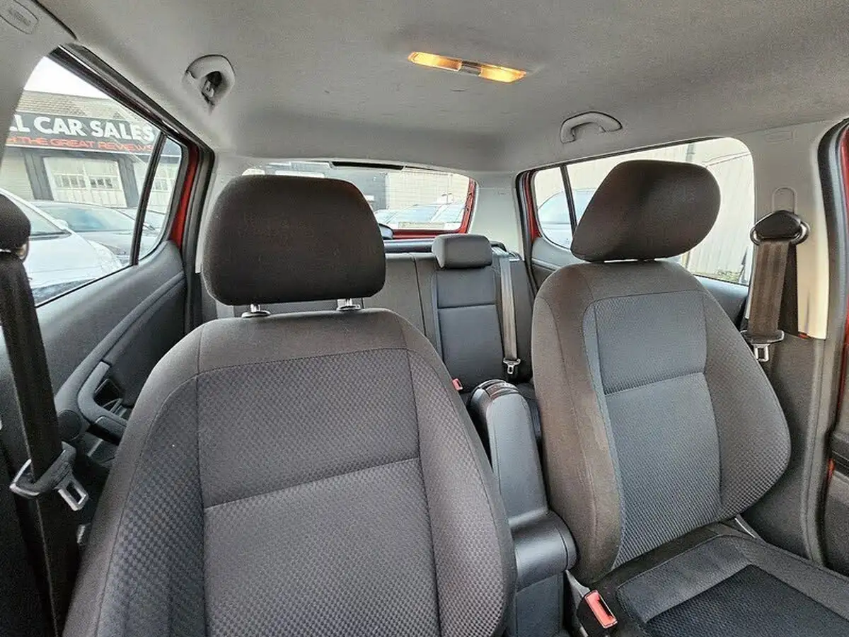 2014-skoda-fabia-12-elegance-hatchback-big-15