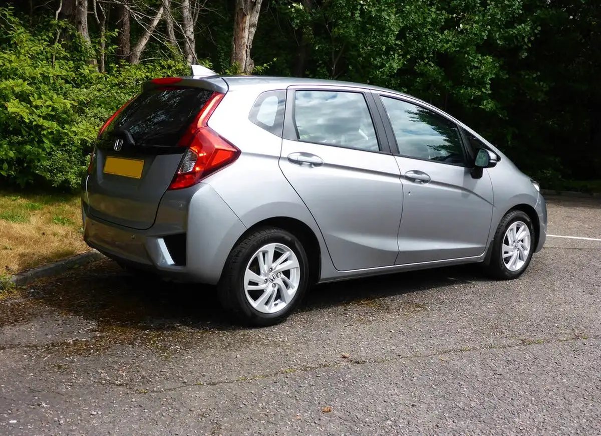 2015-honda-jazz-13-i-vtec-se-cvt-big-1