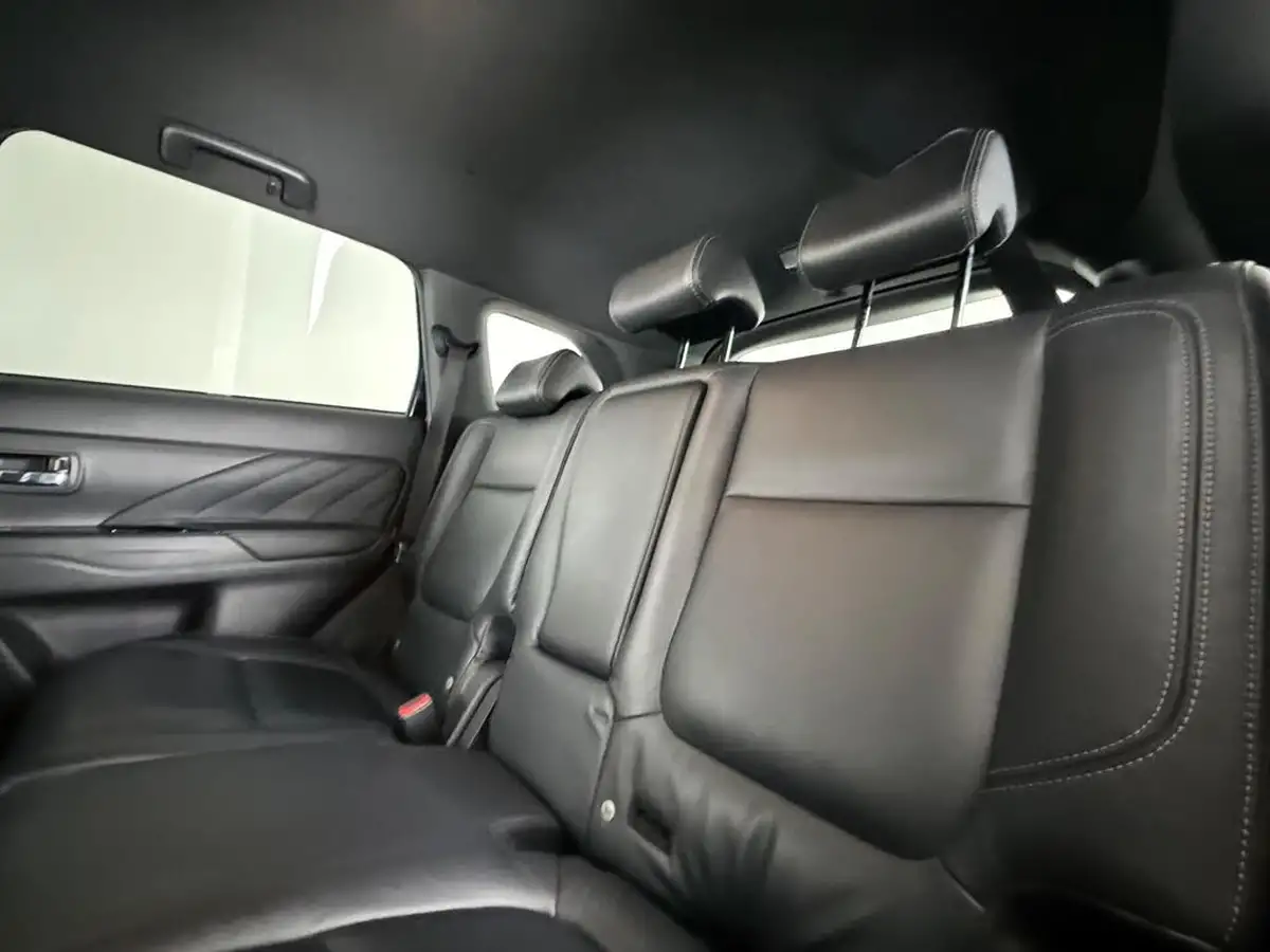 2019-mitsubishi-outlander-24-4h-phev-big-16