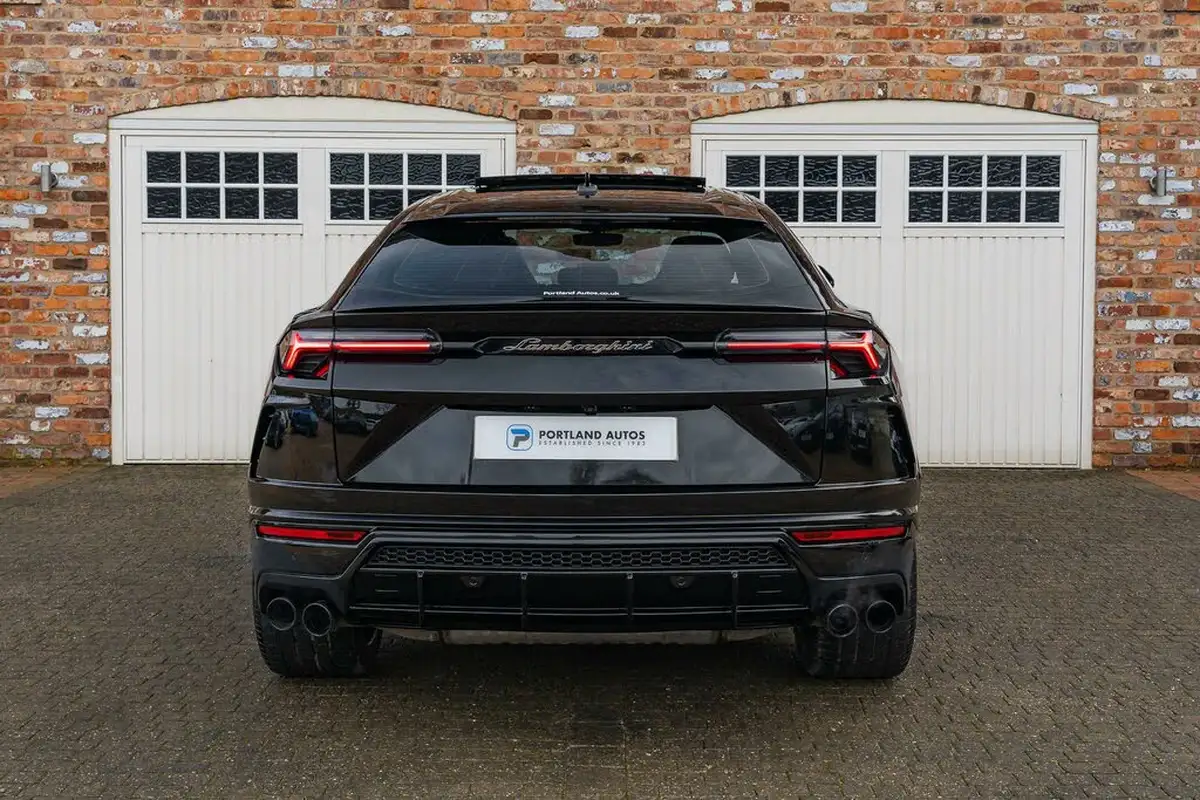2021-lamborghini-urus-40-no-trim-big-15