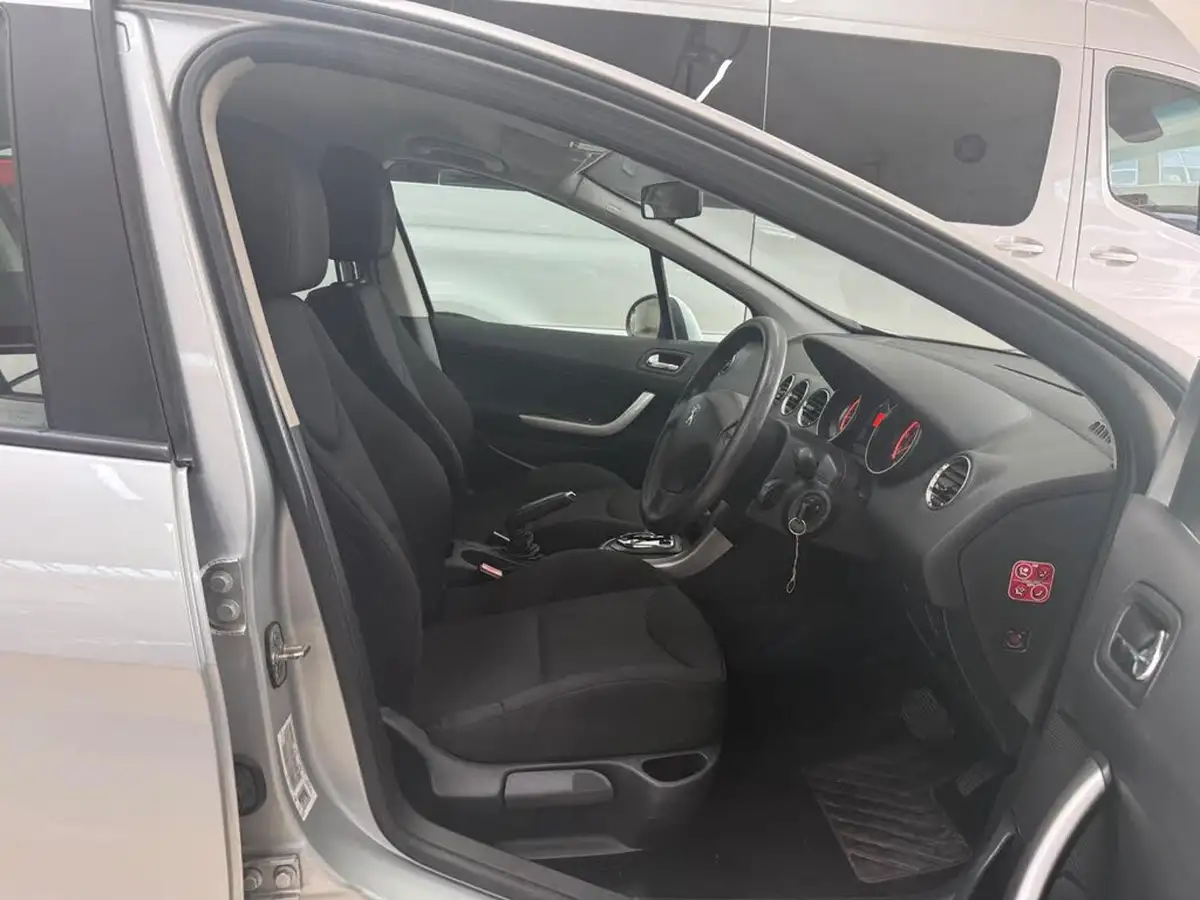 2012-peugeot-308-16-access-auto-big-14